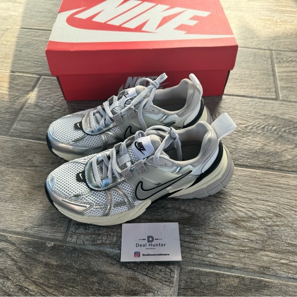 Brand New Nike V2K Run “Summit White Metallic Silver “ Women’s Shoes FD0736-100 - Picture 3 of 12
